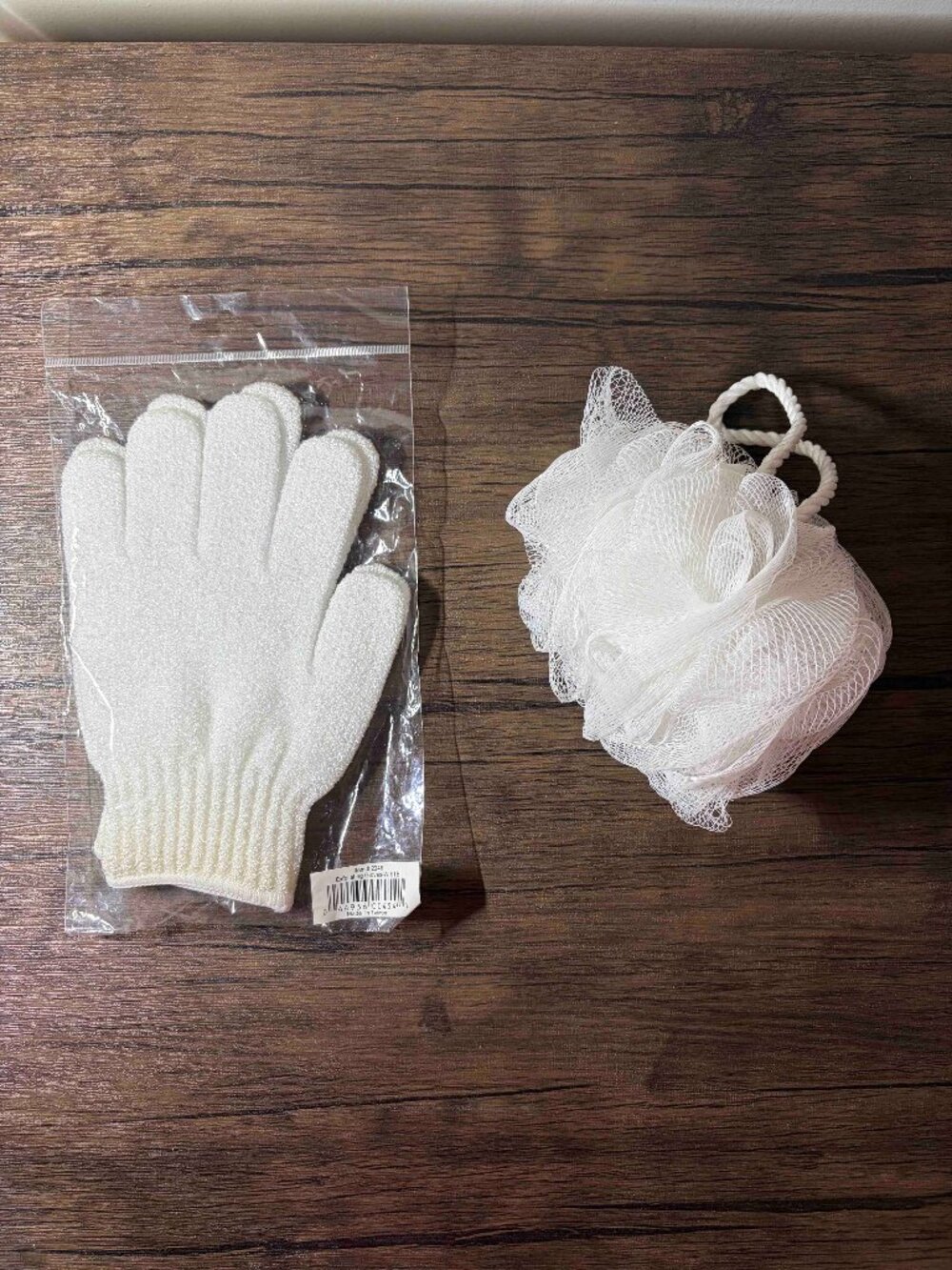 Exfoliating Bath Gloves & Bath Sponge White